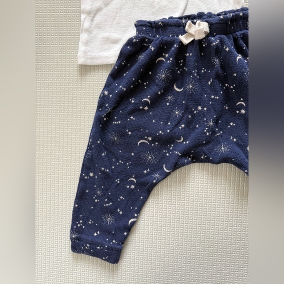 Old Navy|Baby girl cute outfit,Star moon joggers & white square neck tank••• - Picture 4 of 7